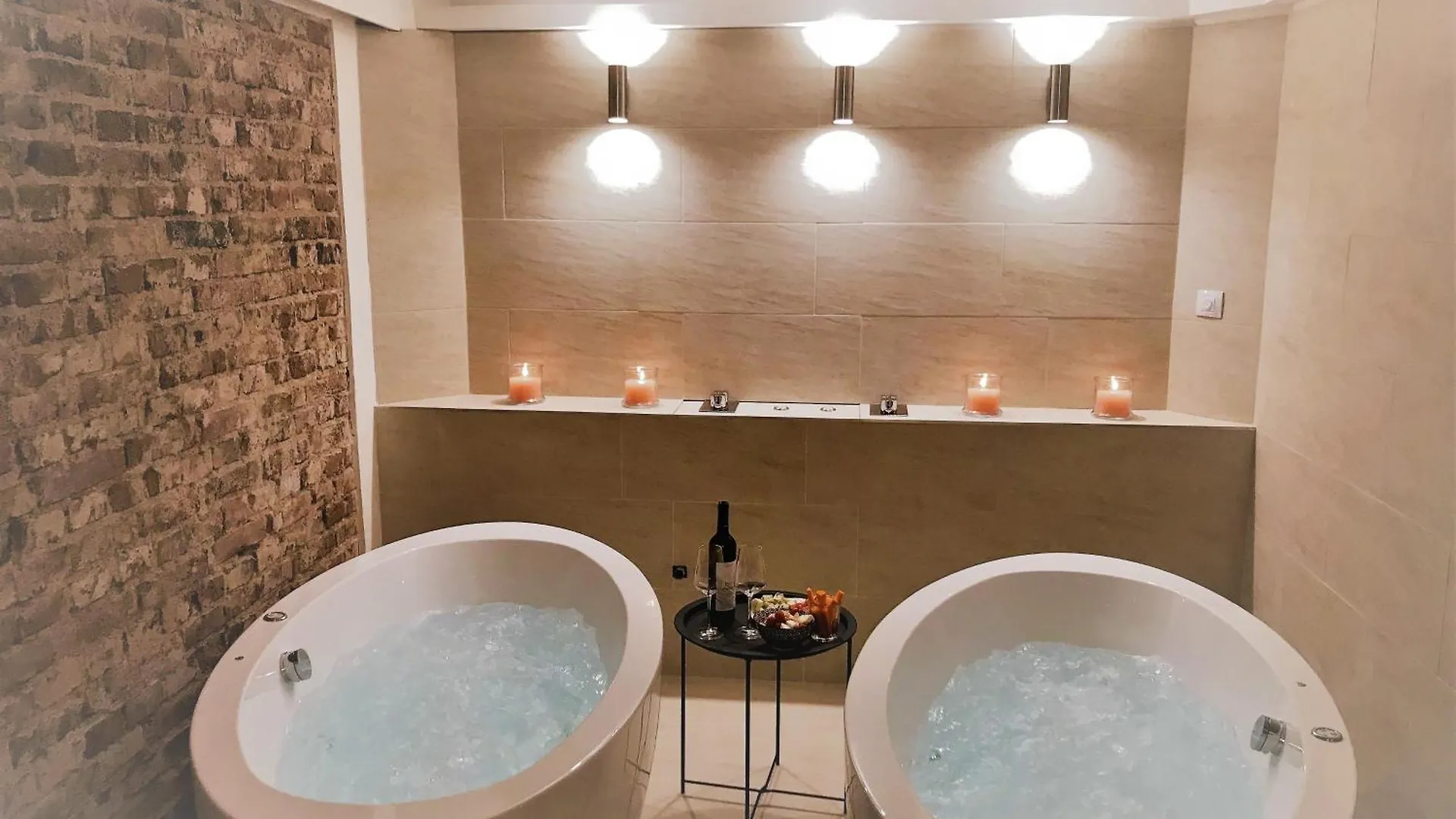 Hotel Dvur Stran & Wellness Karlowe Wary 3*,  Czechy